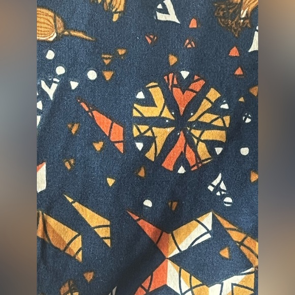Lularoe Perfect Tee - Size Large - Picture 5 of 6